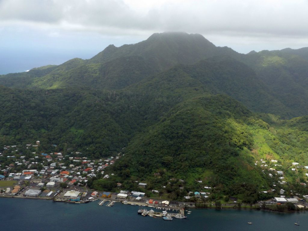 Several prominent peaks are visible.  In the foreground on the right, you can see Siona Mountain.  The ridge behind it (middle ridge) leads up to Palapalaloa Mountain: