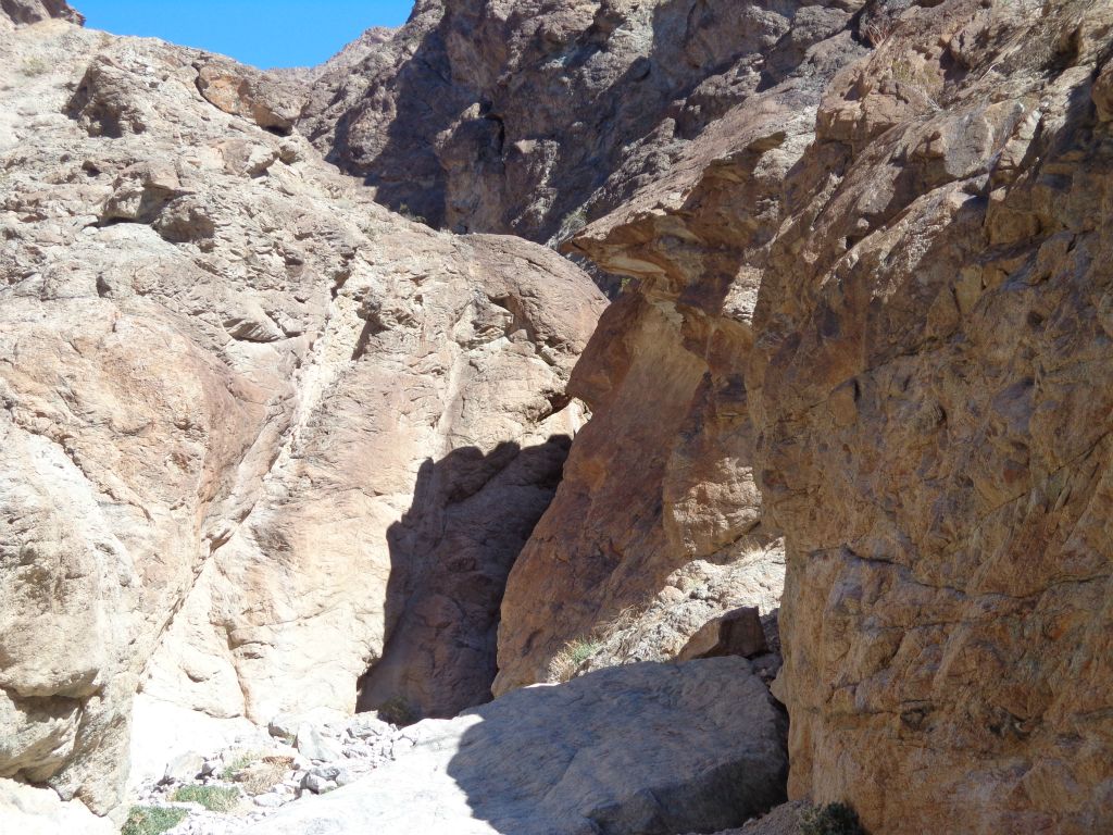 Up ahead, we could see the dramatic entrance to the narrows of Lower Foundry Canyon: