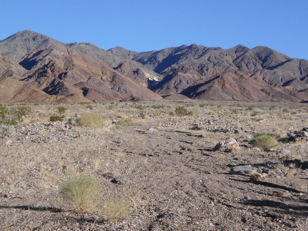 To reach Kaleidoscope Canyon, the key is to always head towards the white topped hillside in the distance which is seen in the middle of this picture: