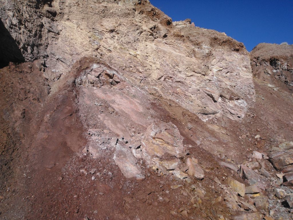 The next three pictures show how the colors begin standing out even more in this second section of the canyon: