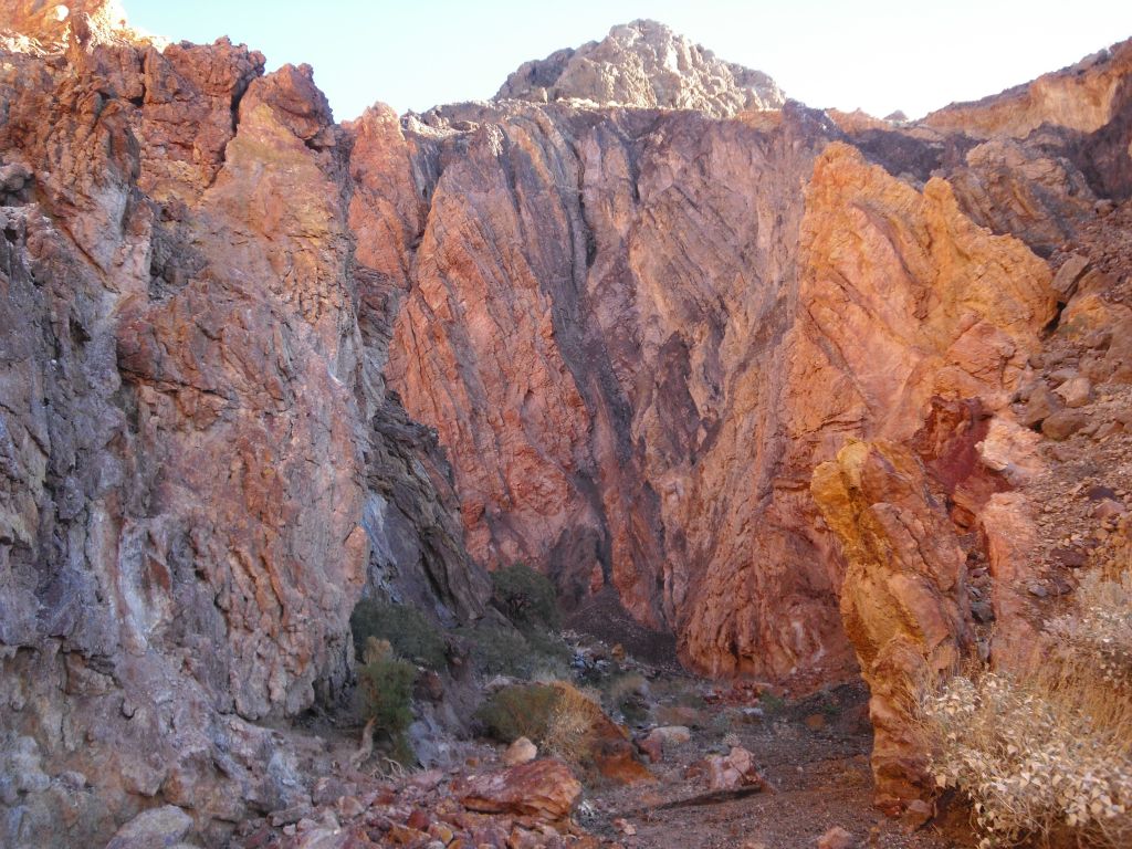 Up ahead the colors (especially the orange) turned absolutely vivid: