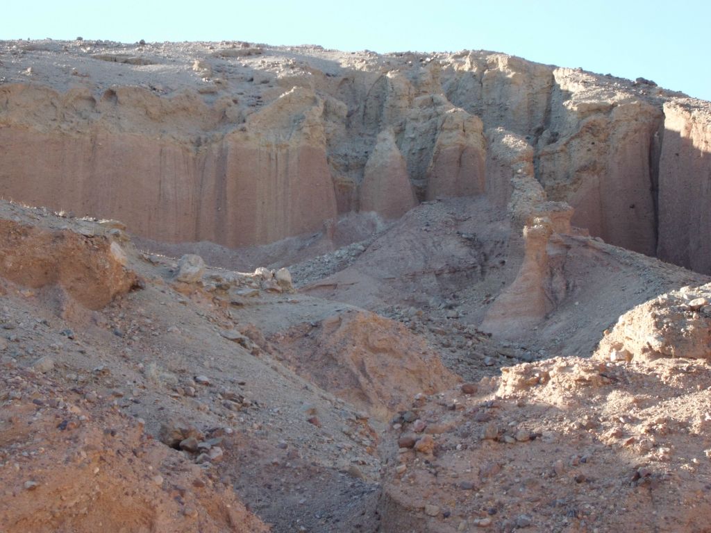 First up is the pinnacles area of Room Canyon.  This area is very similar to sandstone cliffs that I have seen in parts of Utah, although it is obviously a different kind of rock: