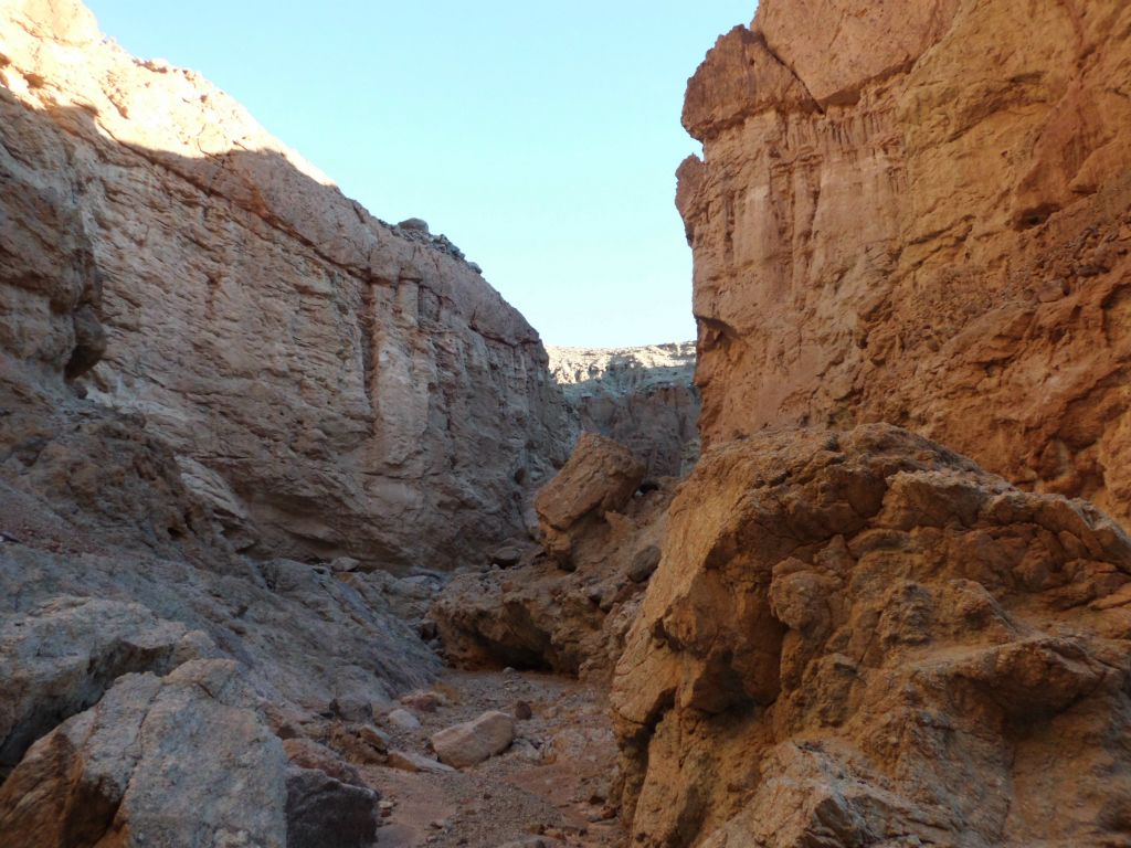 Continuing on past the dry fall, the canyon remains narrow and interesting: