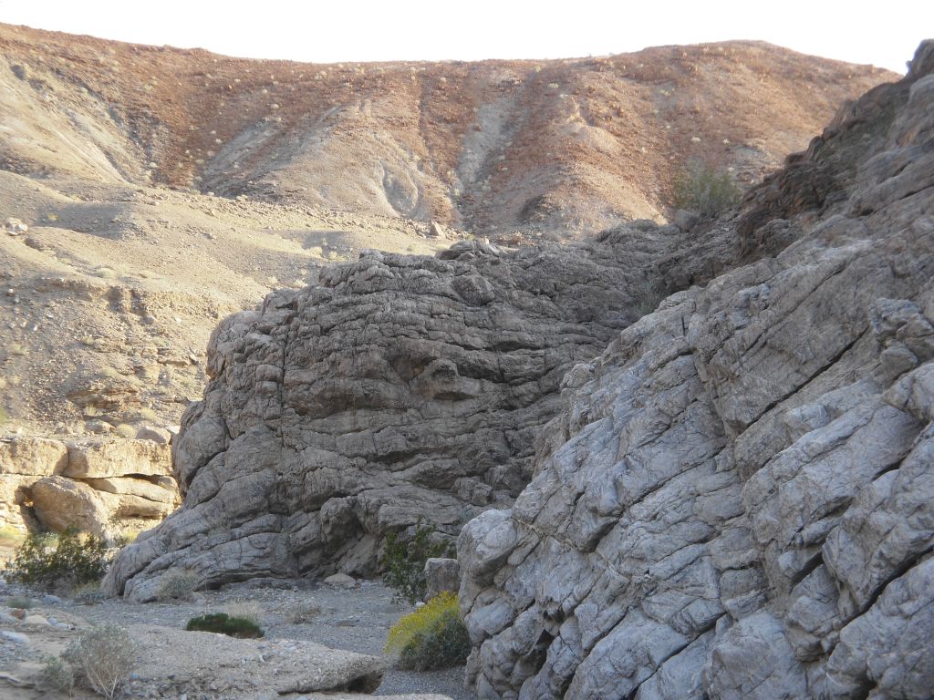 Passing by some nice looking walls which framed one side of the canyon: