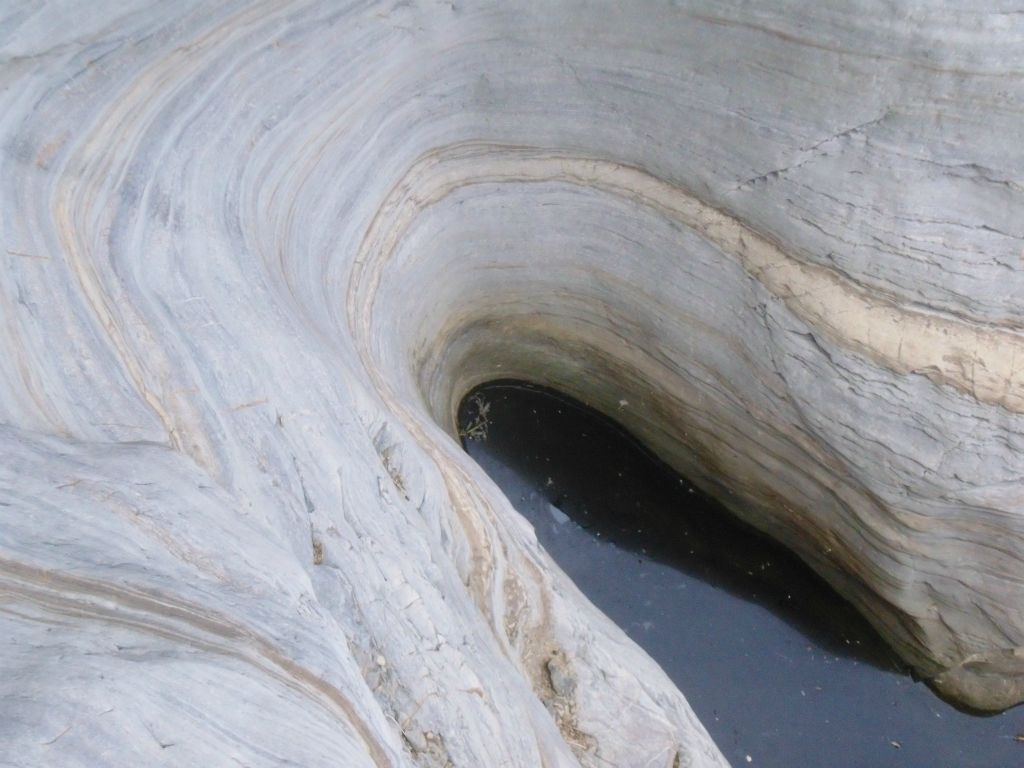 Look at the pretty stripes and patterns in the rock: