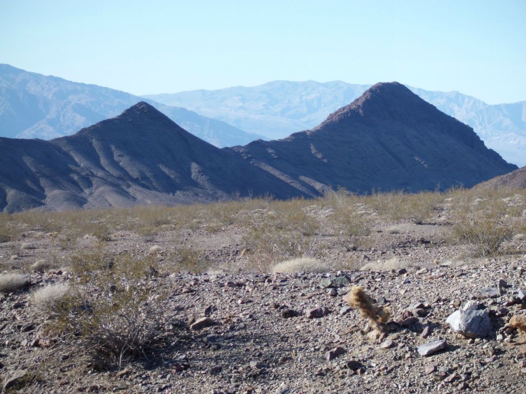 Nice view of Death Valley Buttes as we started our hike: