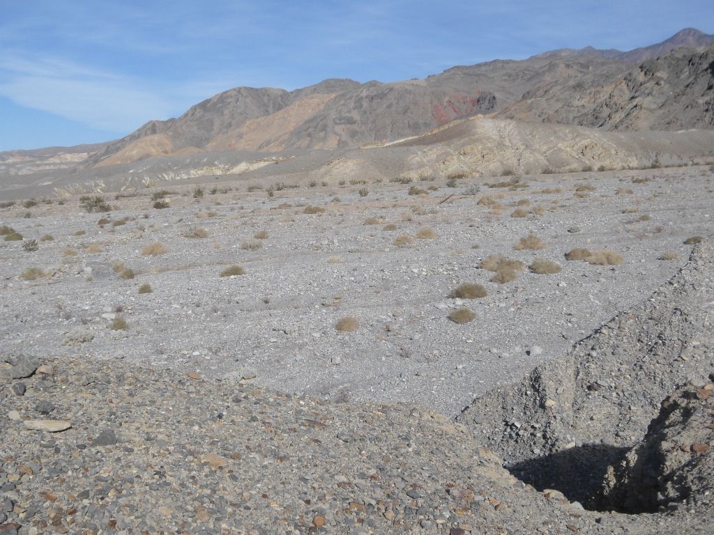 Crossing the Fall Canyon wash and heading north towards Palmer Canyon: