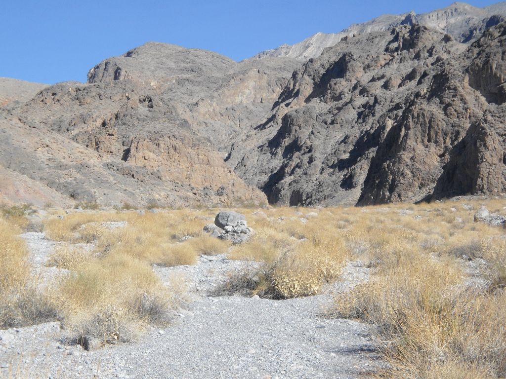 Crossing a short wide wash to get into the gorge: