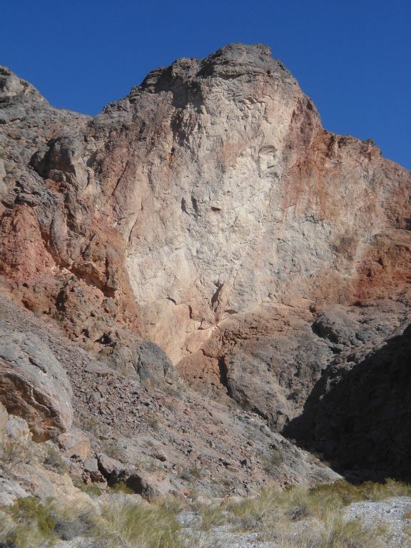 Up ahead, the canyon turns to the left and reaches a dead-end: