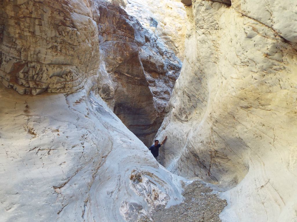 Mel stopping for a photo in a very impressive section of narrows: