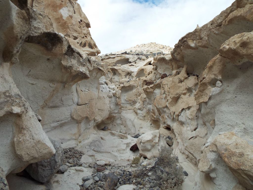 The slot canyon (which we are calling Chalk Slot on our map) started out shallow with mostly white-colored walls with some off-white colors: