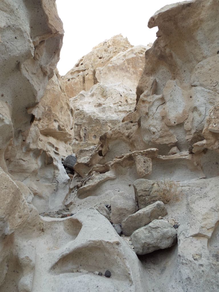 In Chalk Slot, hikers are truly immersed in a world of white, with white walls, hillsides, and boulders: