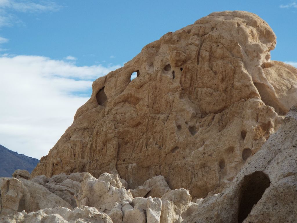 Zooming in on an arch high above the canyon: