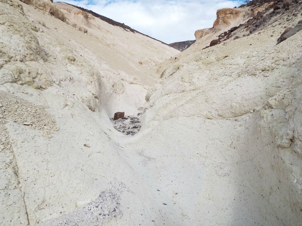 Now heading up the main canyon just past the chockstone obstacle: