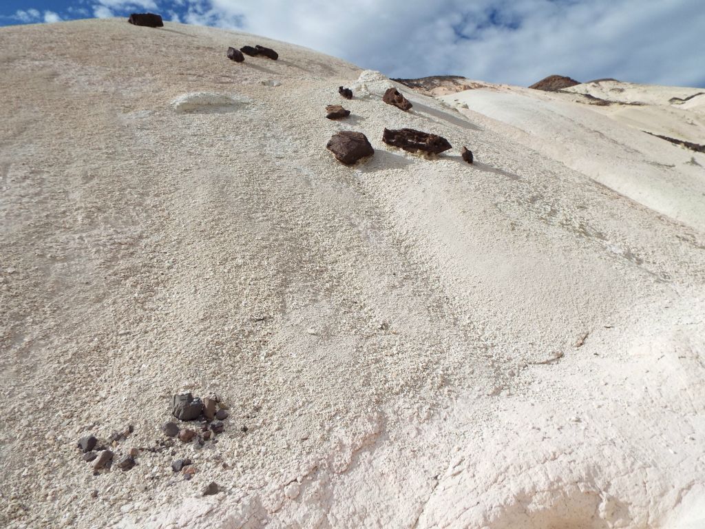 Hillsides like this look like they are completely covered by powdery "chalk" and no doubt contributed to the canyon name: