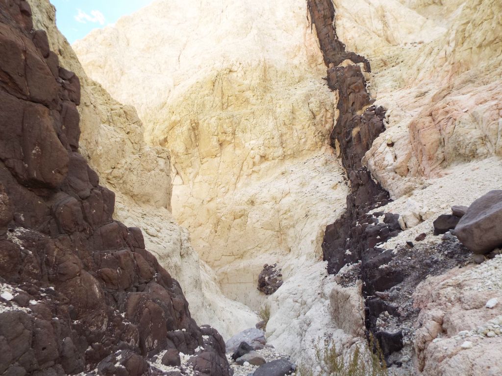 More darker veins of rock extending high up the canyon walls: