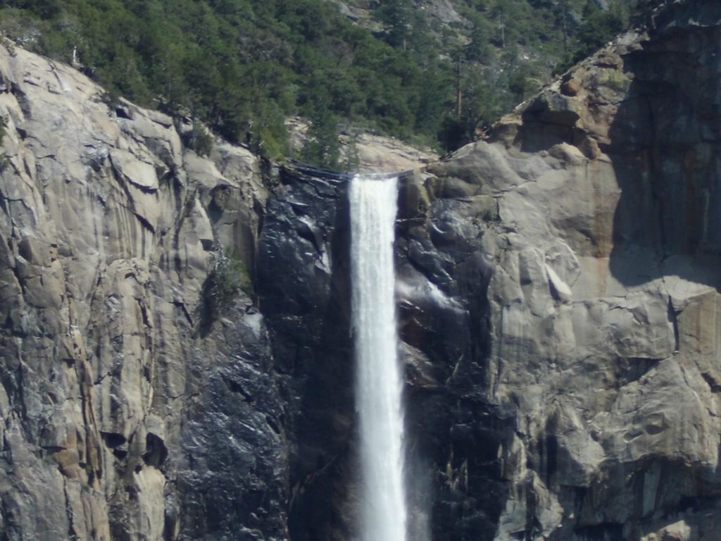 Zooming in on the rim of Bridalveil Fall: