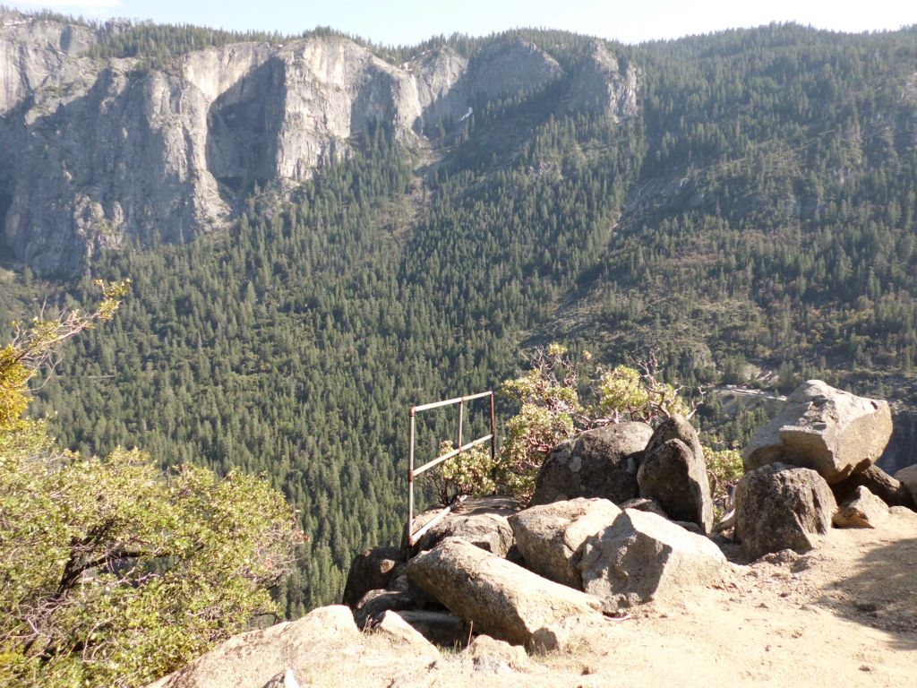 This railing was a clear indication that we had reached Rainbow View: