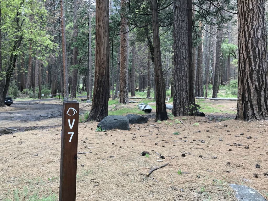 Parking in the small dirt lot next to the V7 marker on the valley floor.  (This marker was V9 during our hike, but was changed in 2014 to V7):