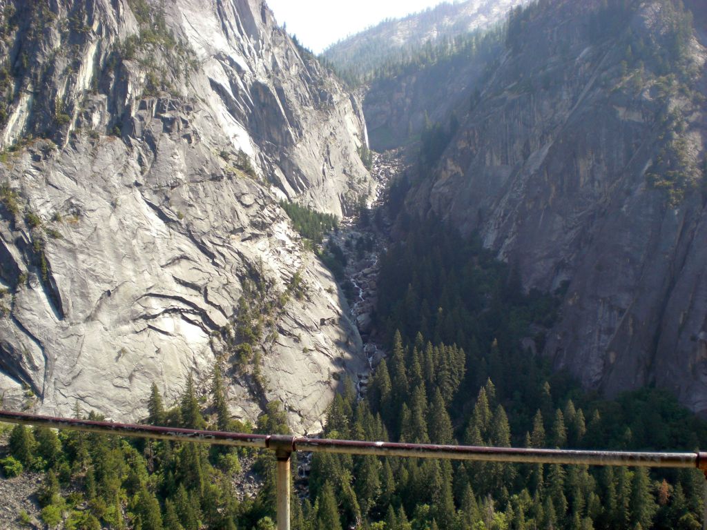 Looking straight out from Sierra Point, Illilouette Gorge is fully visible from top to bottom: